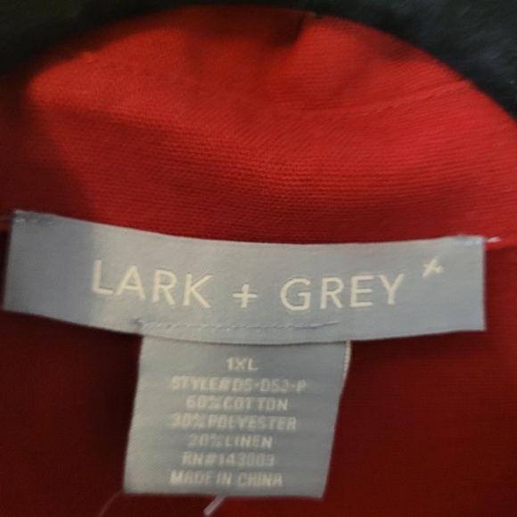 Lark + Grey red dress. Size 1X. Two pockets on the front. Five brown but… - Picture 3 of 11